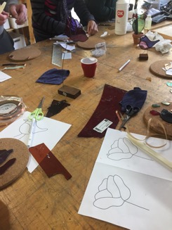 Aan het werk in het glas atelier